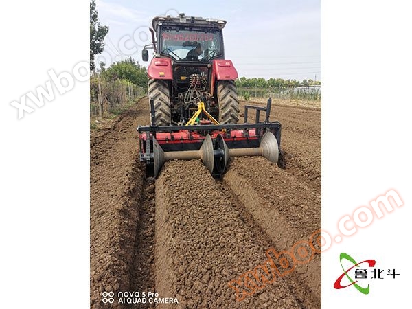 220型薬剤の畝立て機