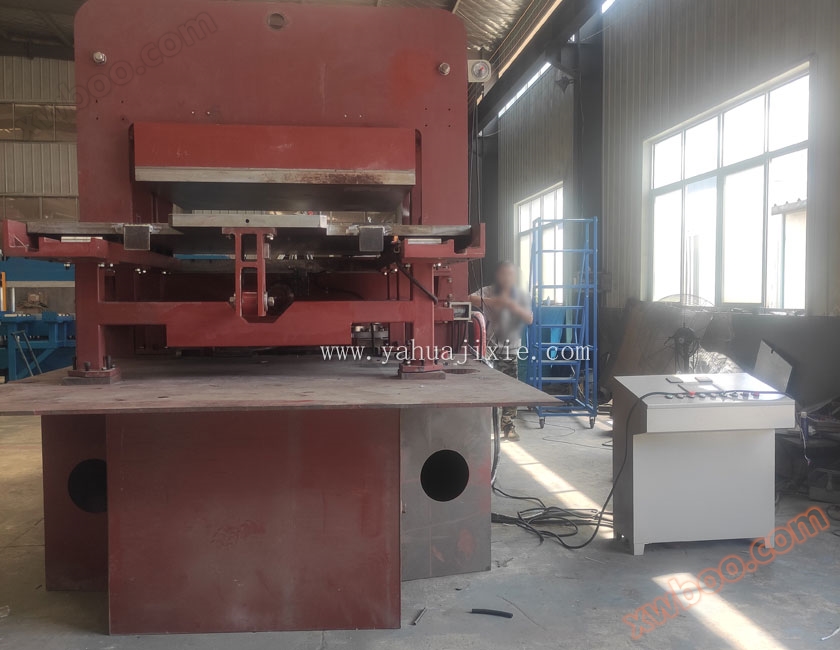 1000T thermal oil heating belt automatic push-pull mold vulcanizing machine